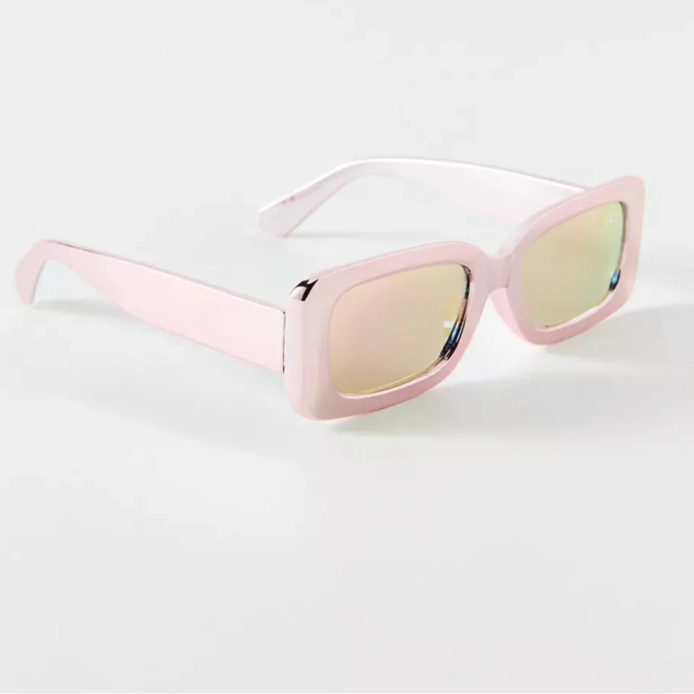 URBAN OUTFITTERS UO Essential Chunky Frame Rectangle Sunglasses NWT